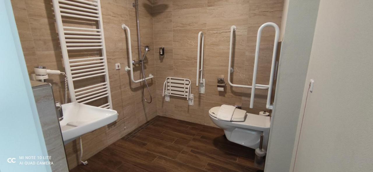 Ujhuta Kastelyszallo Hotel 4*