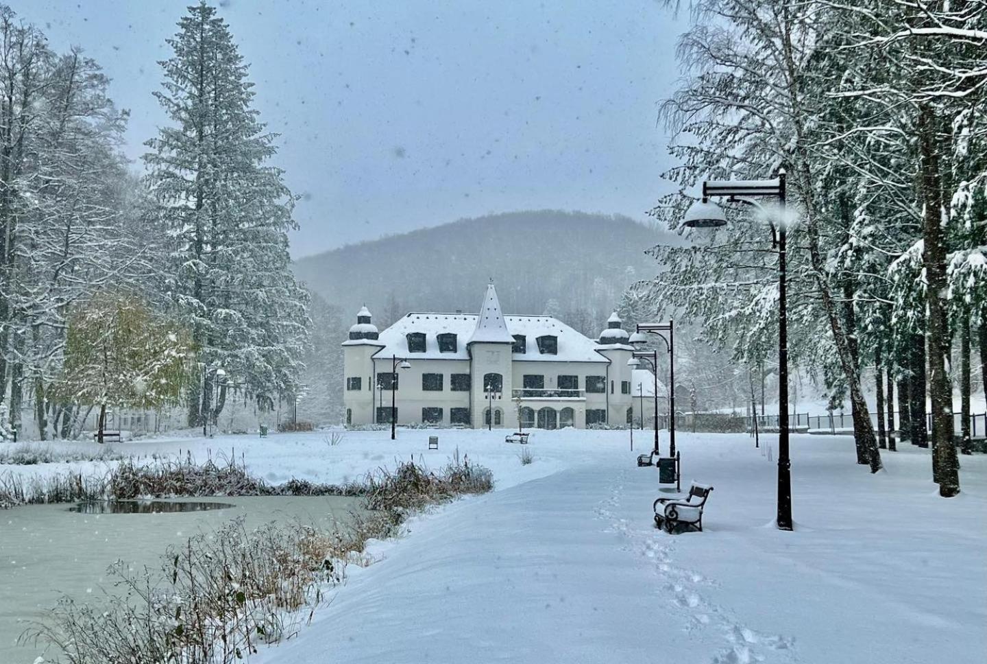 Hotel Ujhuta Kastelyszallo