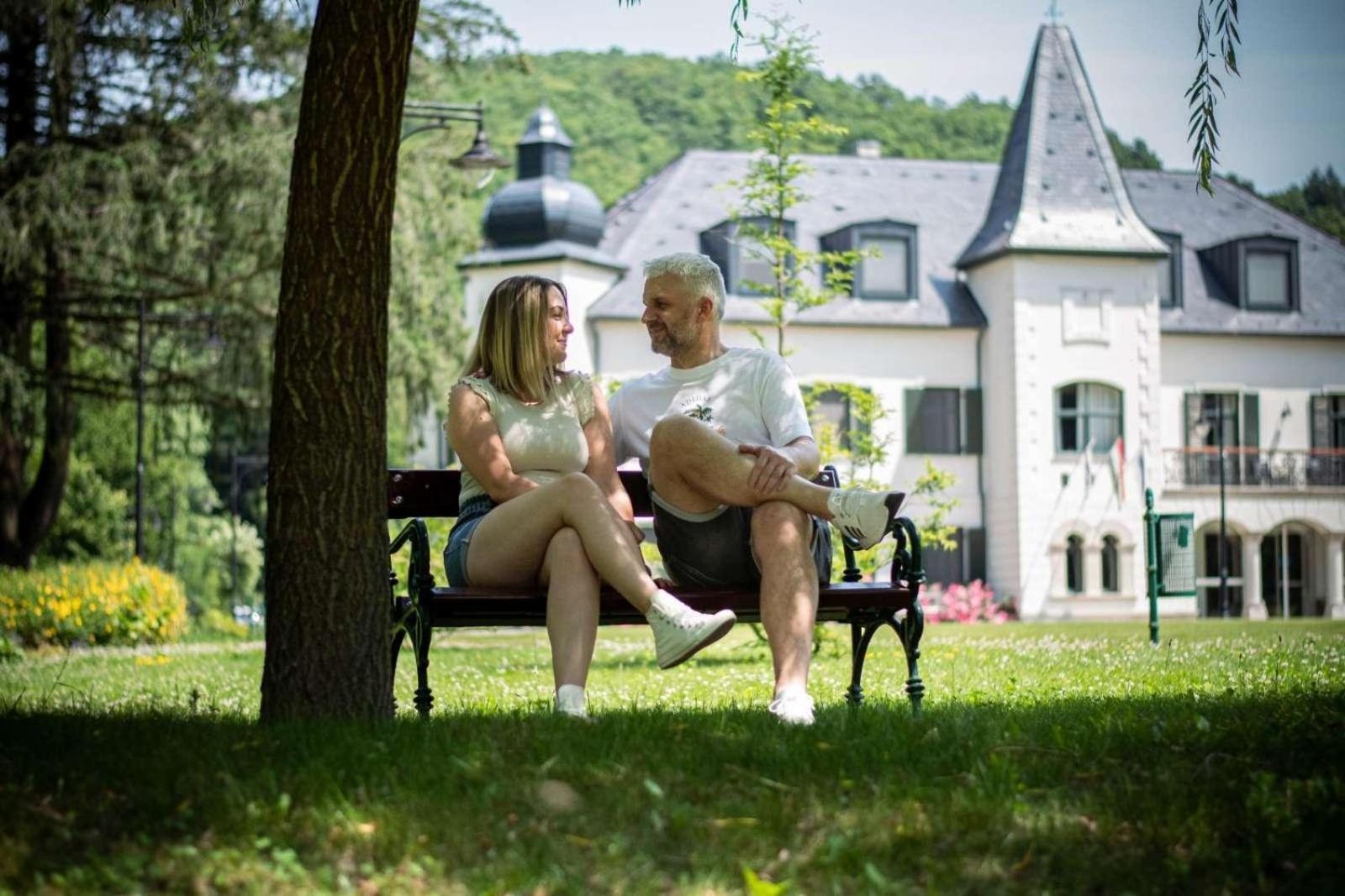Hotel Ujhuta Kastelyszallo